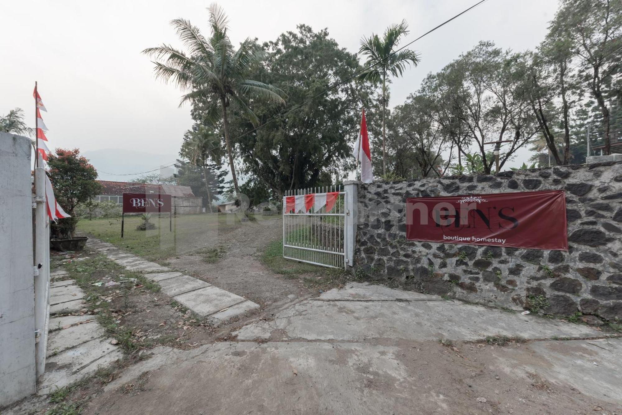 Bens Homestay Mitra Reddoorz Bogor Exterior photo